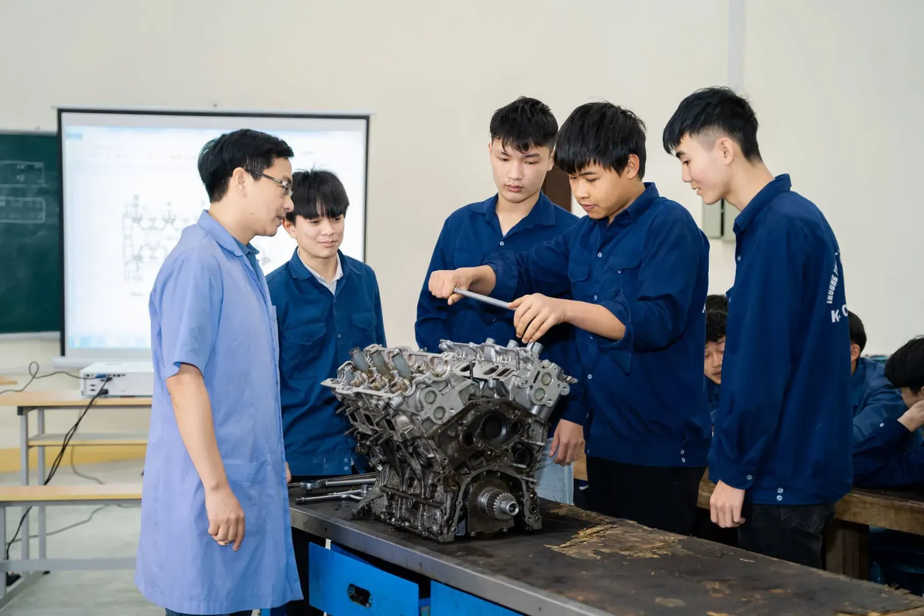 Ngành Công Nghệ Ô Tô tại Trường Bắc Nghệ An