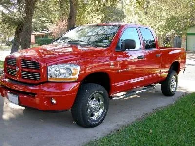 Mẫu xe bán tải Dodge Ram 2500 đời 2006, tiền thân của thương hiệu Ram Trucks độc lập