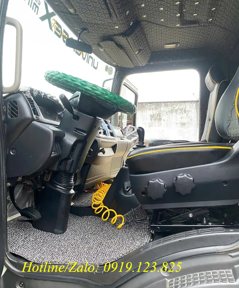 Đế hơi cao sau khi lắp lên xe