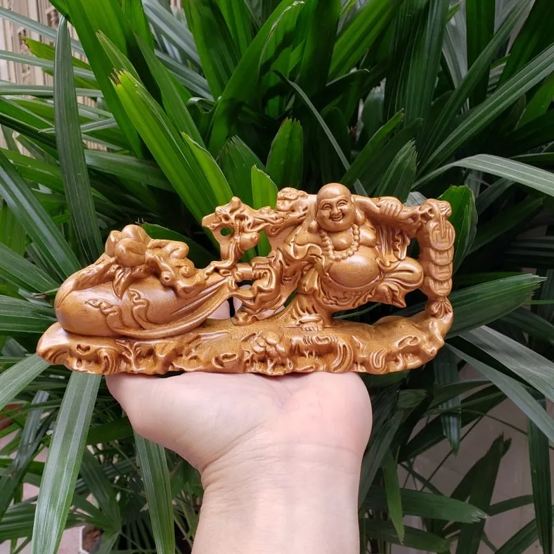 Tượng Di Lặc gỗ mang lại may mắn trên xe ô tô, vật phẩm nên để gì trên xe ô tô