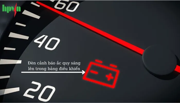Đèn cảnh báo ắc quy sáng lên trong bảng điều khiển