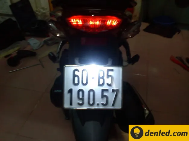 Tăng tính thẩm mỹ khi gắn đèn led soi biển số xe máy