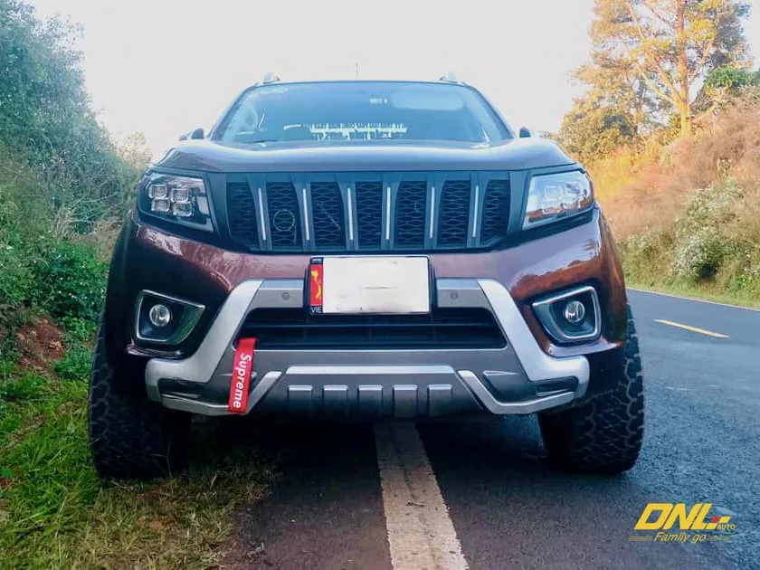 Cặp đèn pha LED cao cấp được lắp đặt trên Nissan Navara Pro4X 2023