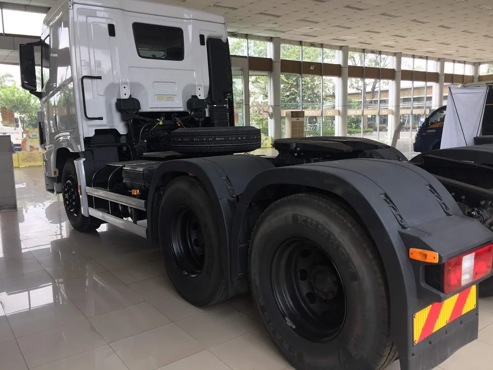 Đèn sau xe đầu kéo Hyundai Xcient