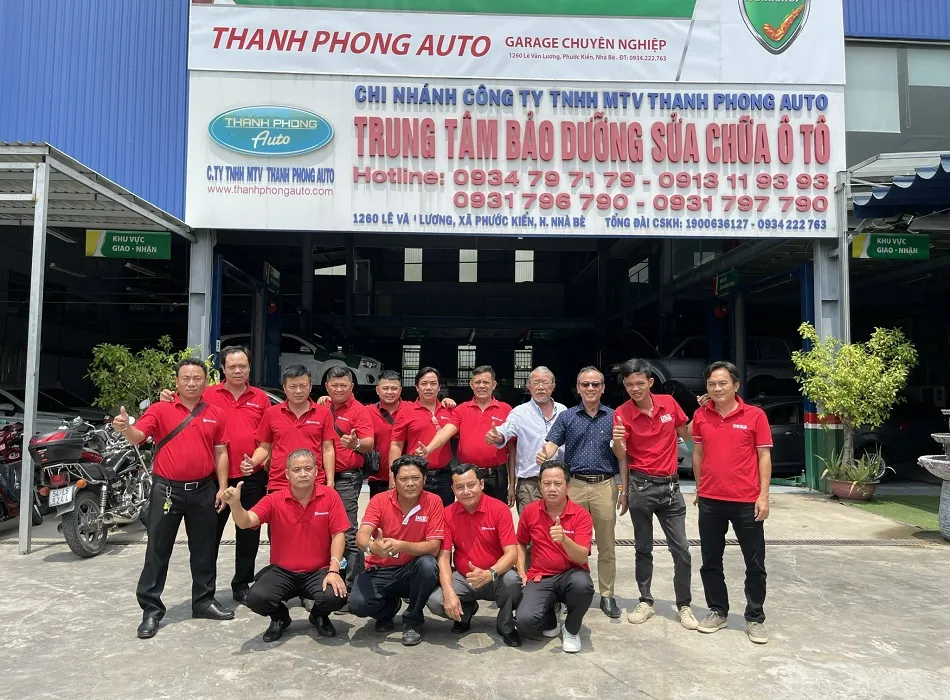 Hình ảnh thực hành tại gara sửa chữa ô tô của Thanh Phong Auto