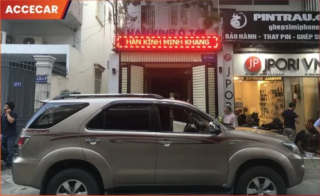 Trung tâm hàn kính Minh Khang với thiết bị hút chân không chuyên dụng