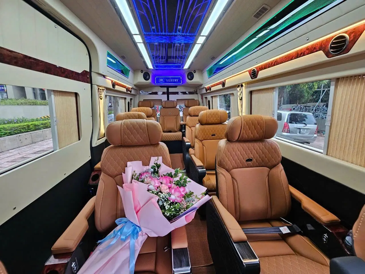 dich vu xe limousine tuan chau ha noi chat luong hien nay