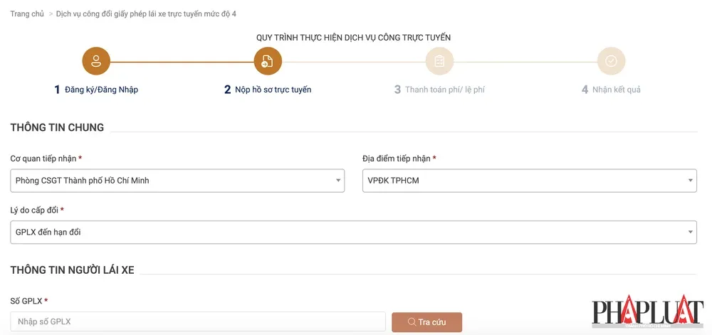 Điền đầy đủ thông tin giấy phép lái xe. Ảnh: MINH HOÀNG