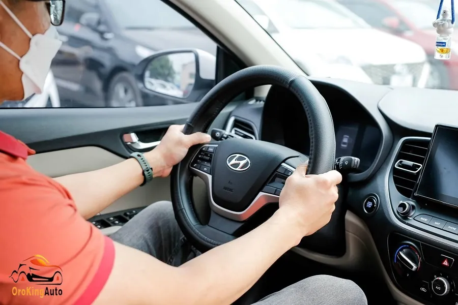 Điều chỉnh lại vô lăng khi dừng xe