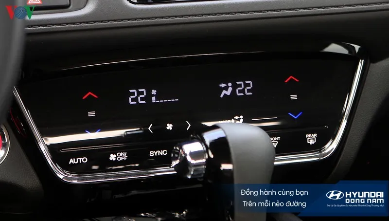 Nên để nhiệt độ điều hòa trên ô tô ở mức dễ chịu, tránh sốc nhiệt khi bước ra ngoài