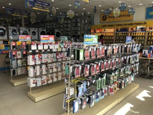 Tư vấn viên TMT Motors hỗ trợ khách hàng tại Quảng Bình chuẩn bị hồ sơ