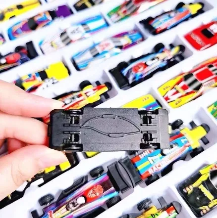 Các xe mô hình bằng sắt có cơ chế chạy đà thú vị