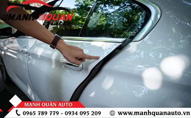 do cua hit o to theo xe 9