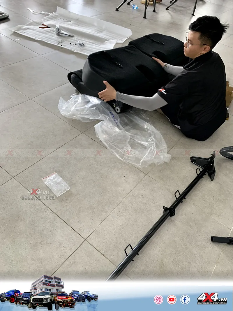 Cận cảnh chi tiết bọc da và độ ghế chỉnh điện cho xe bán tải