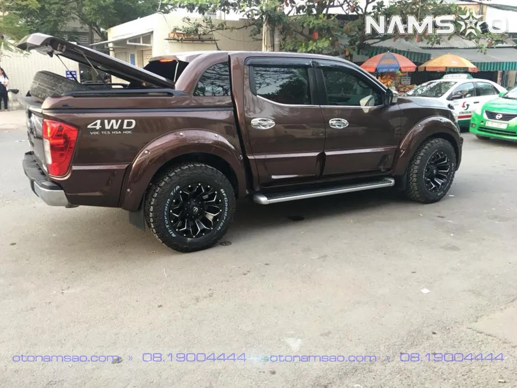 Mâm Fuel Assault độ trên chiếc Nissan Navara màu trắng