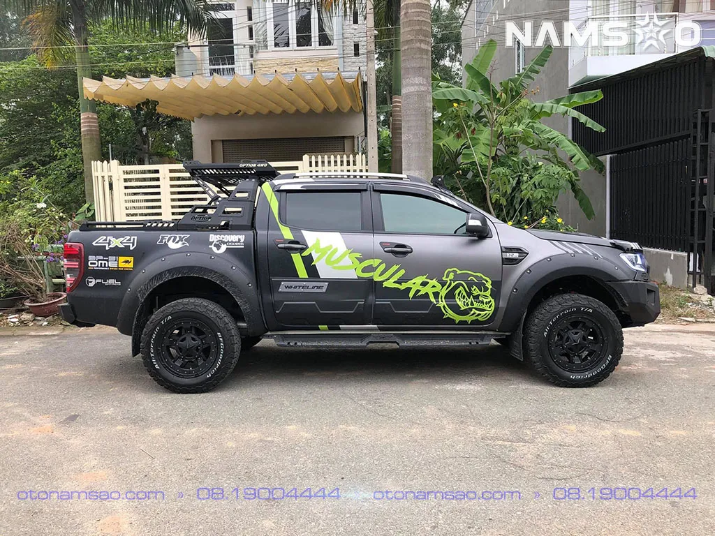 Mâm XD KMC màu đen được độ trên chiếc Ford Ranger màu cam