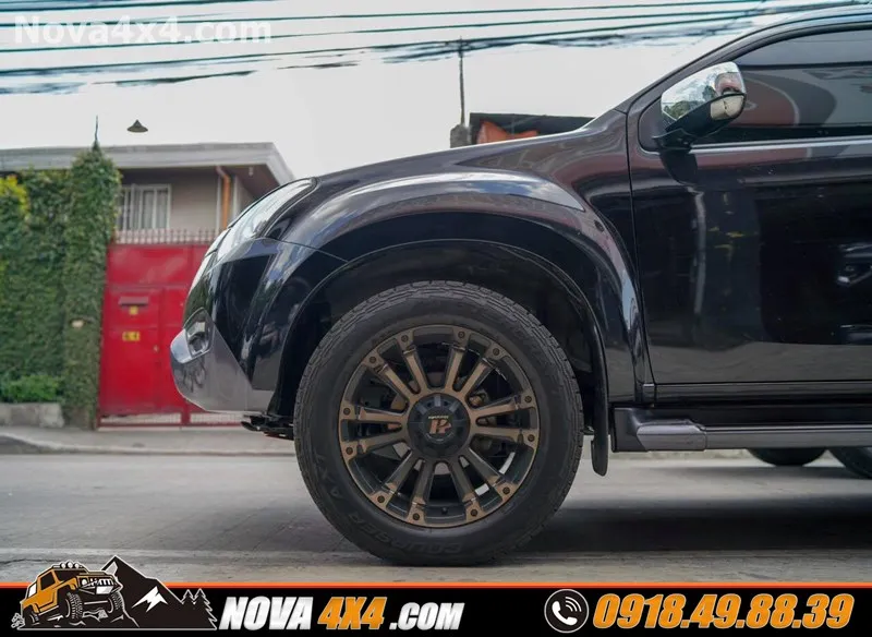 Hình ảnh xe bán tải Mitsubishi Triton 2018 2019 2020 thay mâm Discoverer và lốp độ nhập khẩu USA cực đẳng cấp