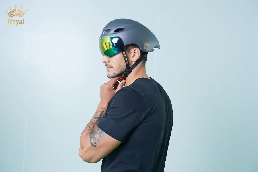 Sẽ bị phạt nếu đội nón bảo hiểm xe đạp khi đi xe máy