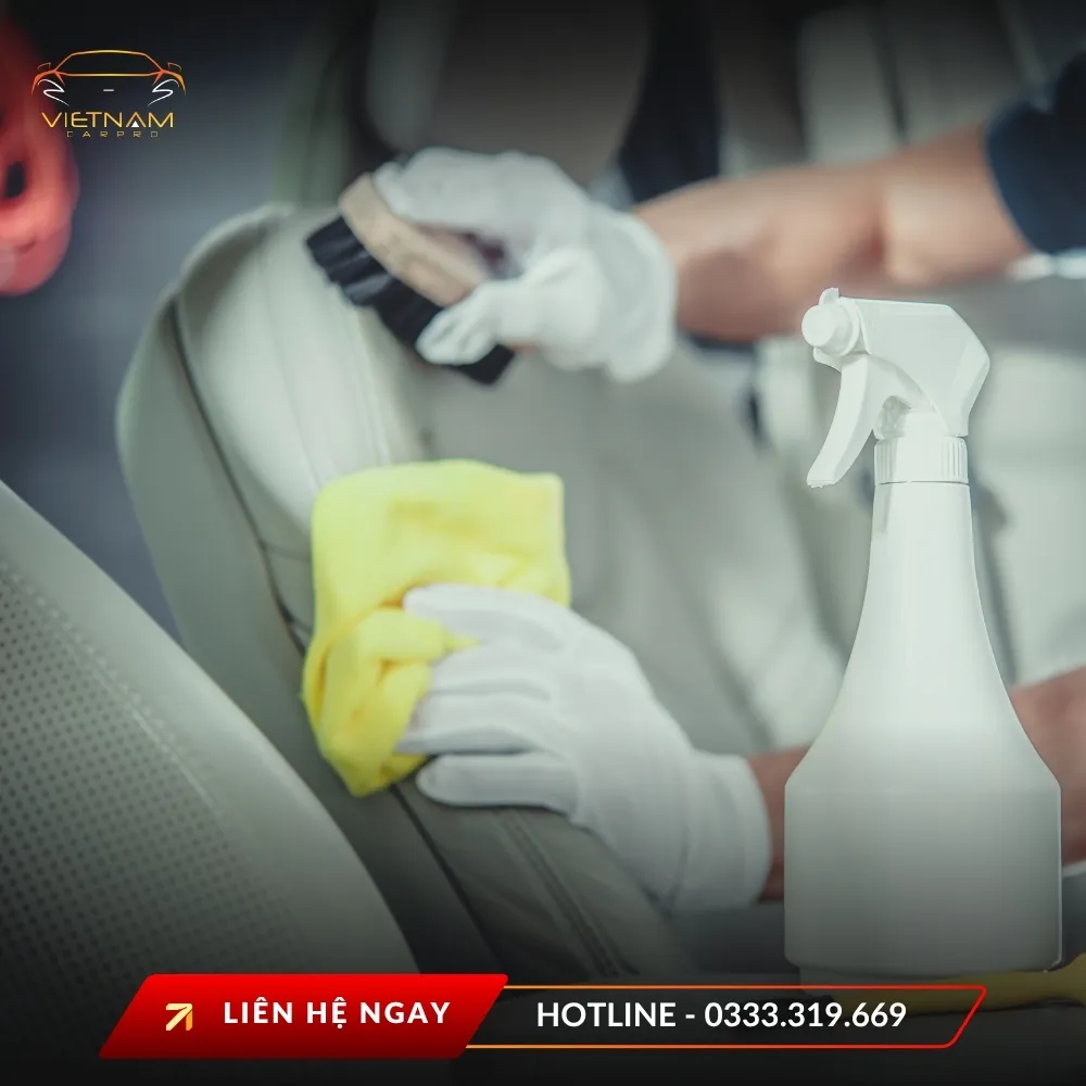 Hình ảnh hoạt động dọn nội thất xe hơi định kỳ ở TP.HCM