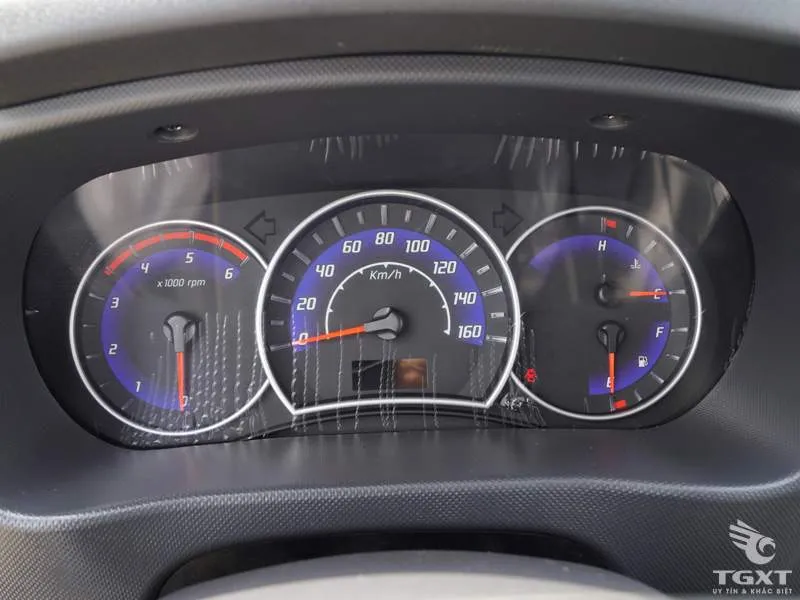 Đồng hồ taplo hiển thị thông số vận hành quan trọng của xe ben jac 3 chân