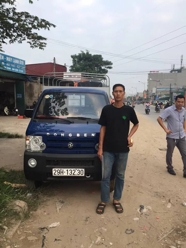 Đội xe van Dongben phục vụ vận chuyển hàng tiêu dùng