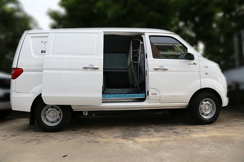 Hệ thống đèn pha Halogen và đèn sương mù trên xe van Dongben