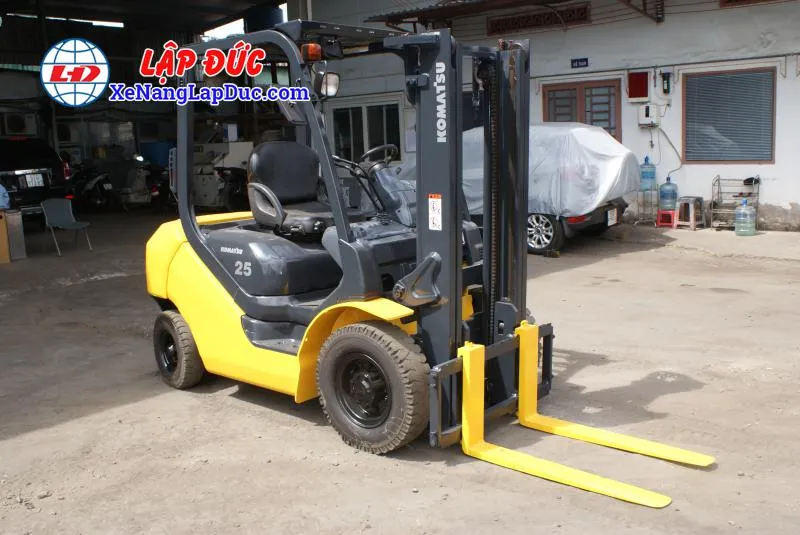 XE NÃ‚NG Dáº¦U 2.5 Táº¤N KOMATSU FD25T-17