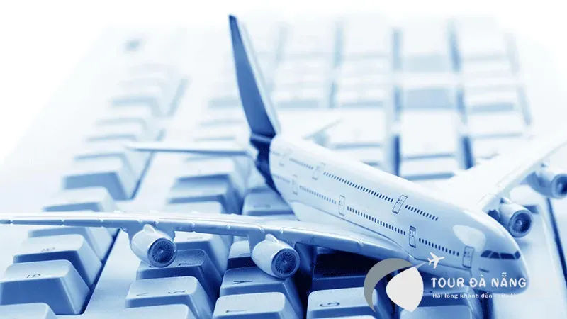 Học viên thực hành lái xe trên sân sát hạch đúng quy định tại Đà Nẵng