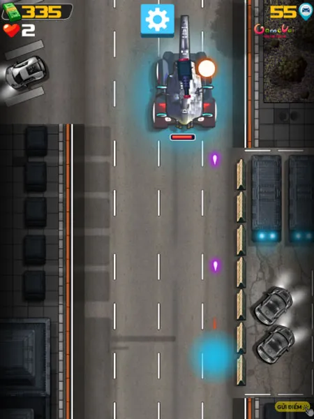 Xe ô tô đang chiến đấu với trùm cuối trong game