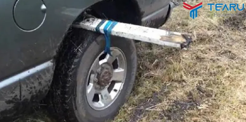 Dụng cụ giải cứu ô tô bị sa lầy