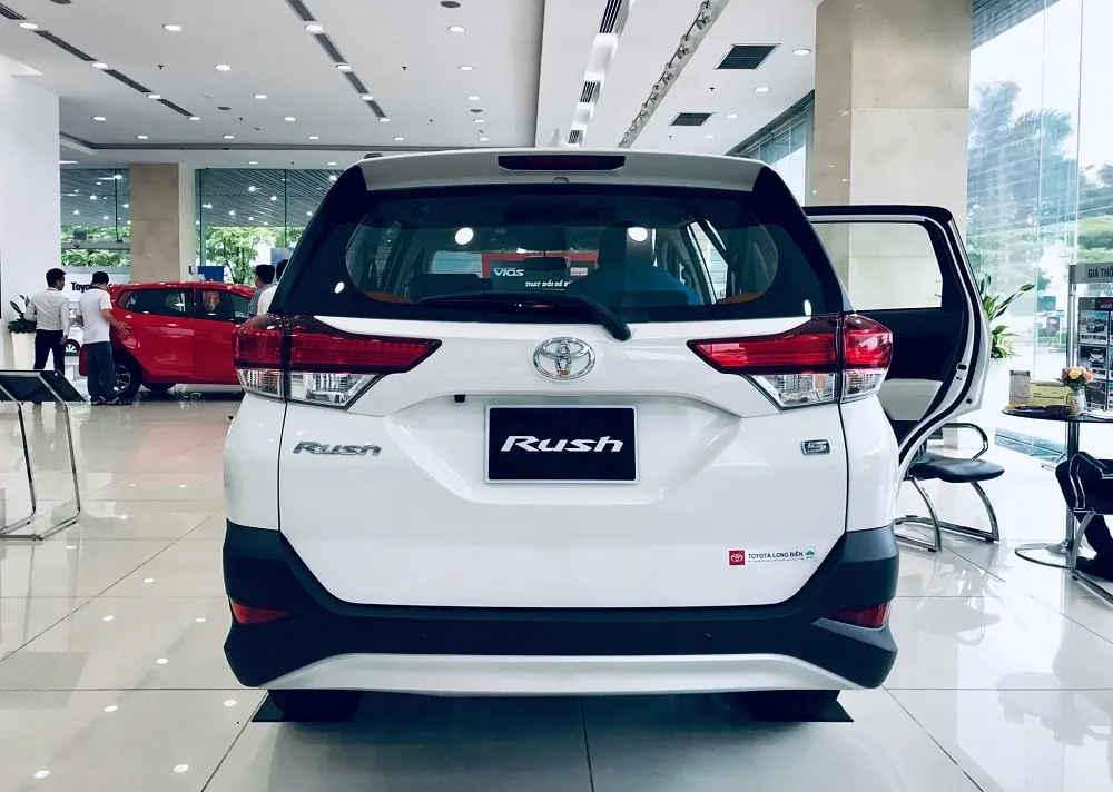 Đuôi xe Toyota Rush thiết kế hiện đại