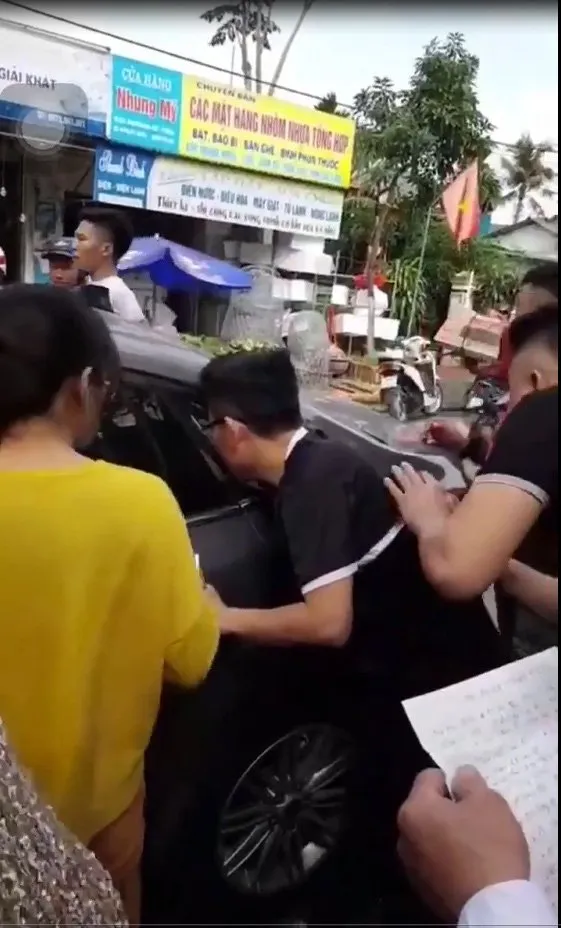 Ảnh minh họa Để Quên Chìa Khoá Ô Tô Trong Xe - Hình 3