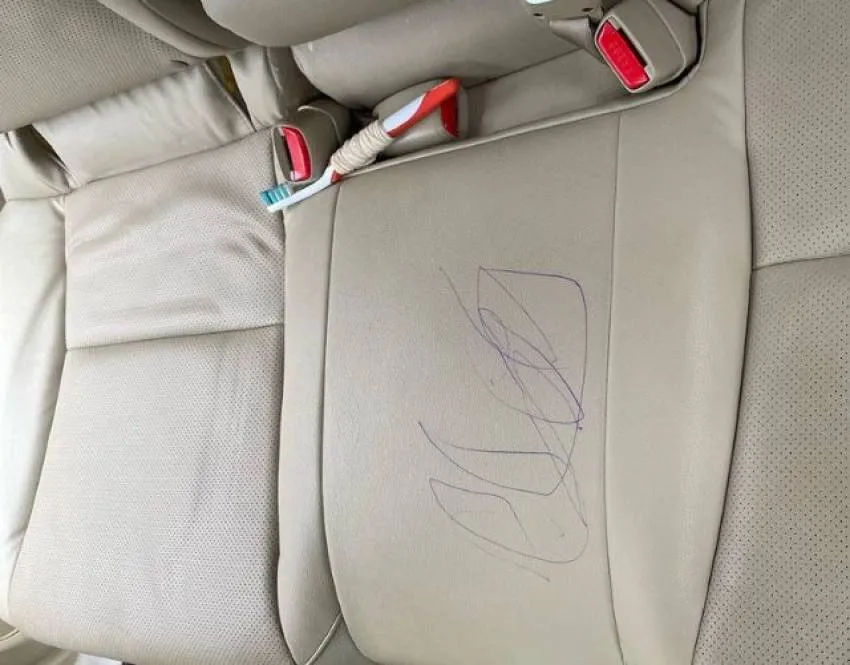 Vết mực bám trên ghế ô tô luôn là nỗi e ngại của nhiều người tiêu dùng