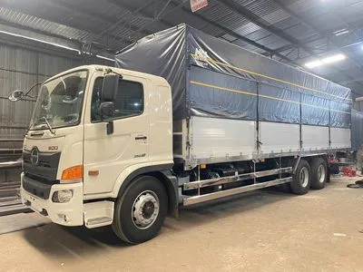 Hino 15 tấn thùng bửng nhôm chiều cao 2.5m cực hiếm
