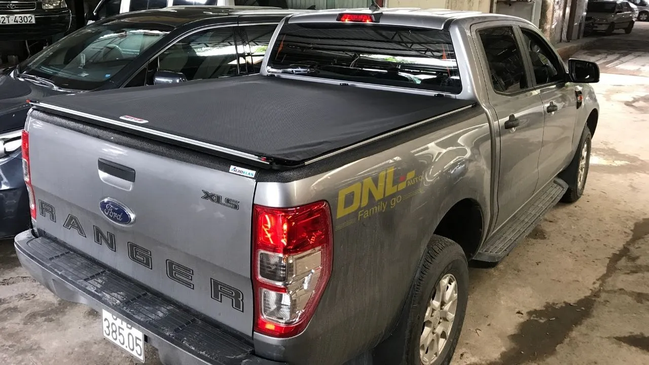 Nắp thùng cuộn mềm Carryboy cho xe bán tải Ford Ranger, là phụ kiện đi kèm khi tìm kiếm xe bán tải rẻ nhất thị trường