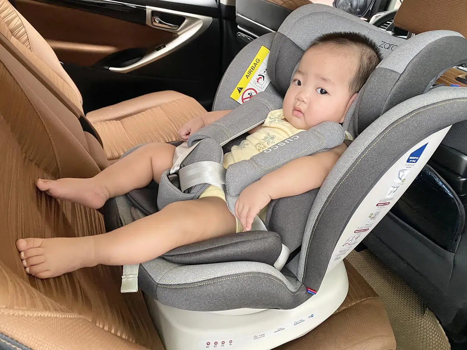 Cách sử dụng ghế ngồi ô tô cho bé: Tham khảo phương pháp “pinch test” và “inch test”