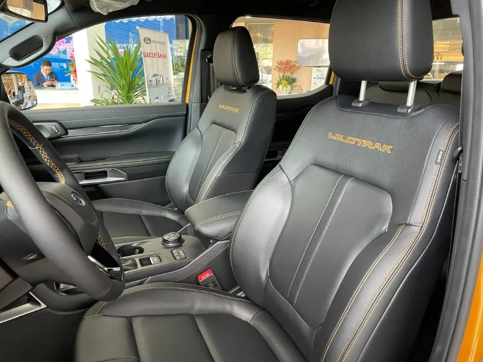 Hình ảnh nội thất xe bán tải Ford Ranger Wildtrak 4x4 2023