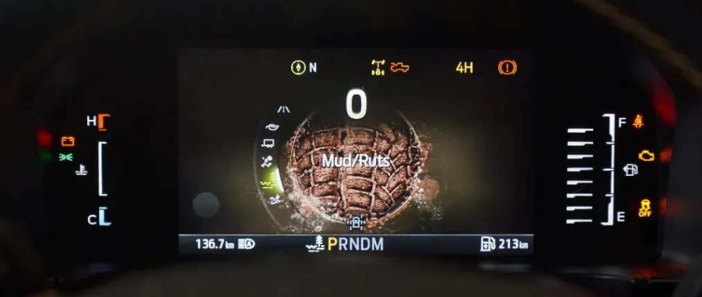 Hình ảnh chế độ lái địa hình xe bán tải Ford Ranger Wildtrak 2023