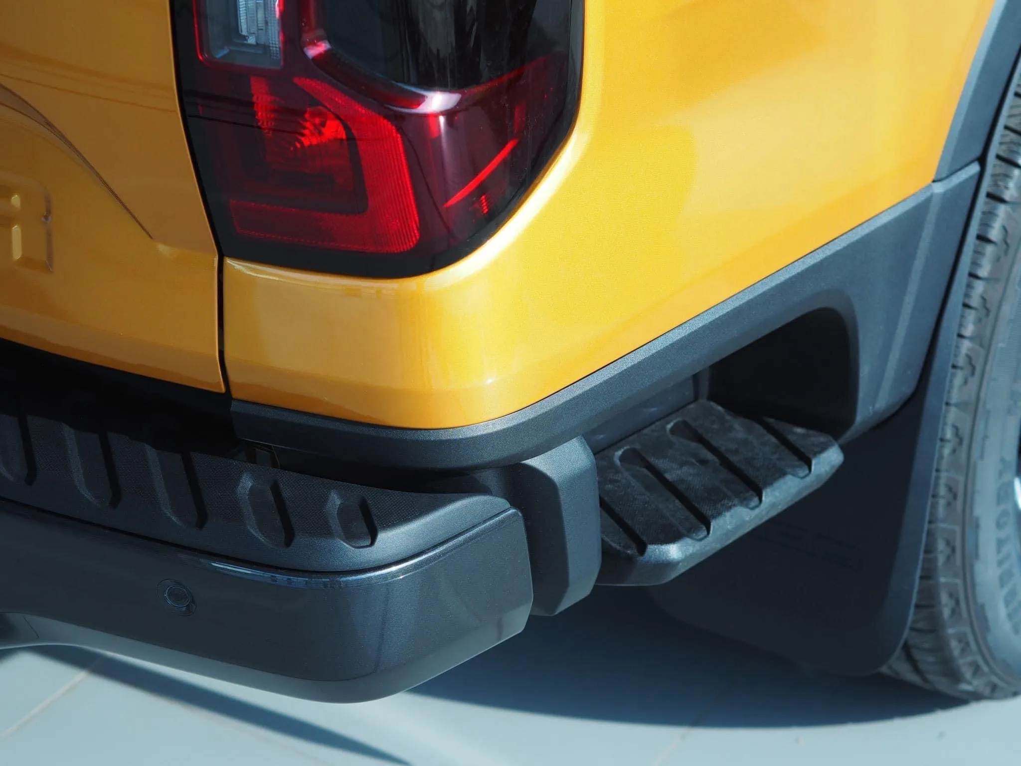 Hình ảnh cụm đèn LED phía sau xe bán tải Ford Ranger Wildtrak 4x4 2023