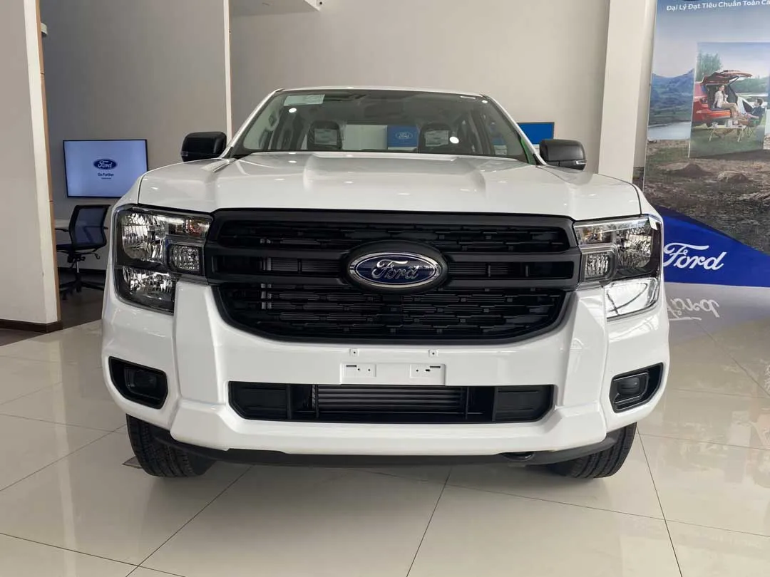 Ngoại Thất Ford Ranger XL 4x4 MT 2024 - Đầu Xe
