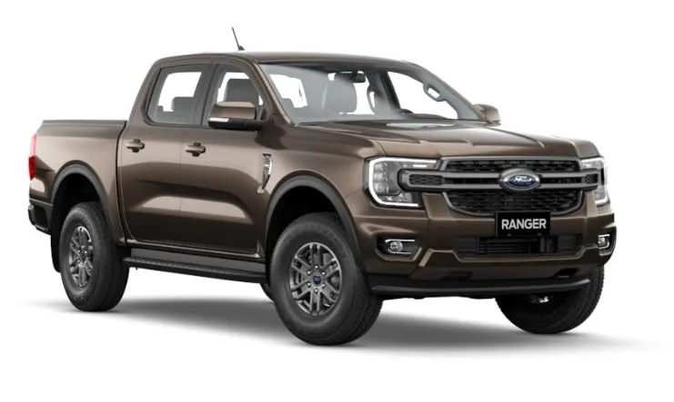 Ford Ranger XLS 4x4 AT 2026 màu nâu sẫm chụp ngoài trời, nhấn mạnh tính thực dụng