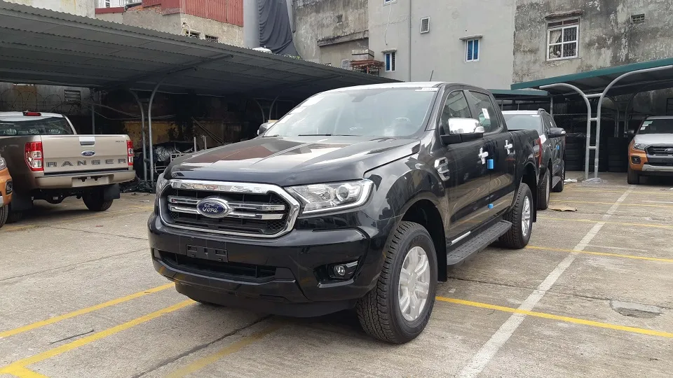 Ford Ranger XLT 4x4MT màu Đen, một phiên bản của xe bán tải Ford Ranger 2019