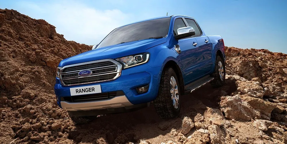 allintitle:có nên mua xe bán tải không? Hình ảnh Ford Ranger đang di chuyển trên đường