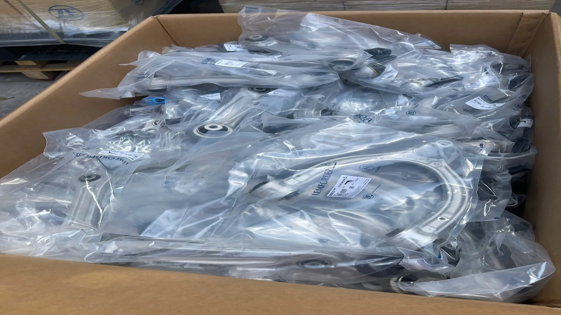 Phụ tùng chính hãng OEM