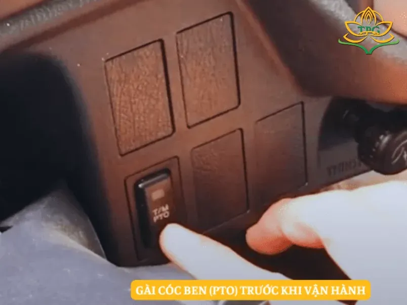 Gài cóc ben xe cẩu tự hành