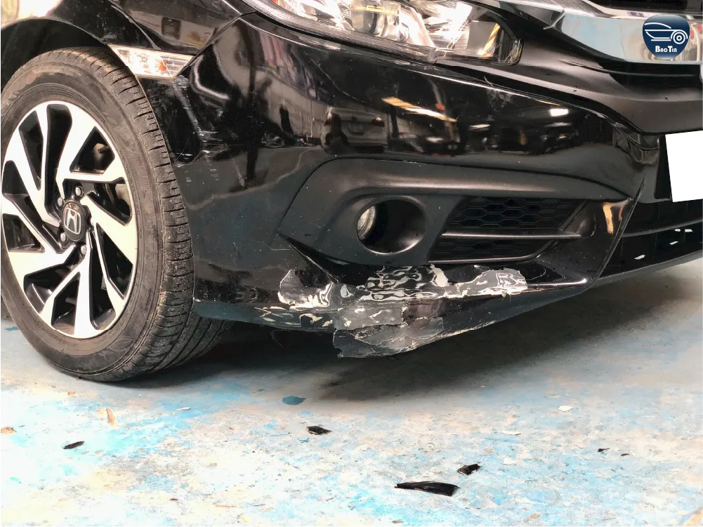 Cản xe bị móp, trầy sơn