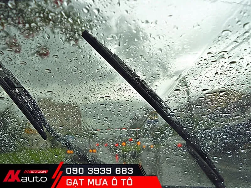 Cần gạt xuống cấp làm mờ nhòe kính