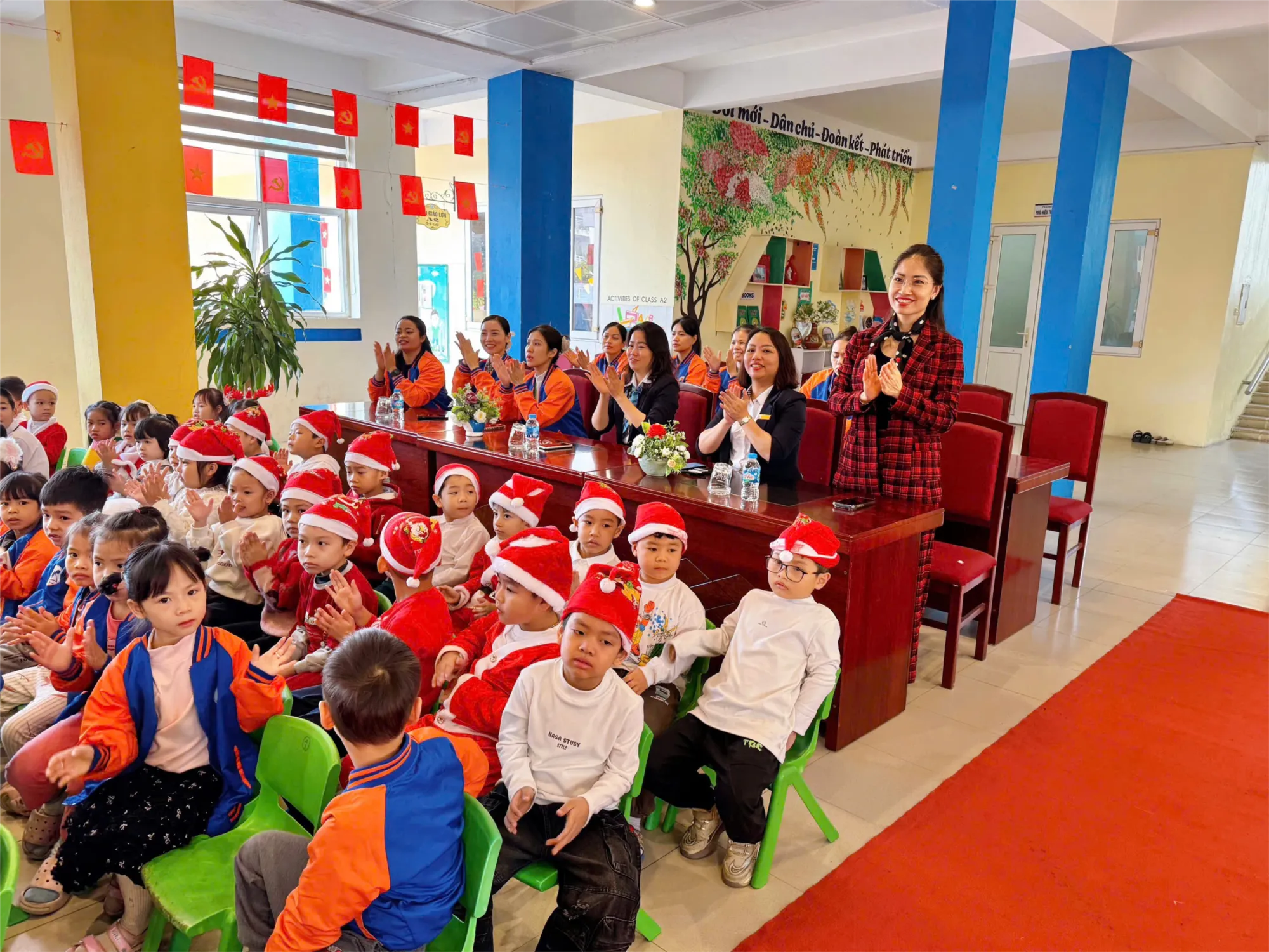 Trẻ mầm non tham gia ngày hội tiếng Anh, một hoạt động phát triển ngôn ngữ toàn diện