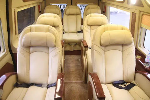 Ghế limousine VIP Bình Dương Vũng Tàu – nội thất sang trọng, ghế massage recliner