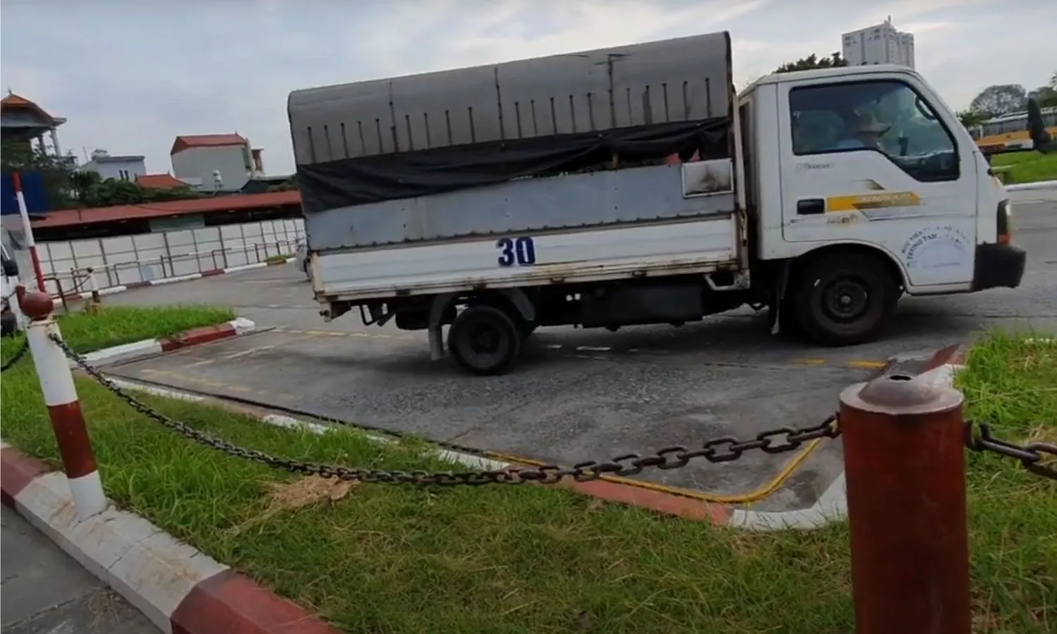 Kỹ thuật ghép ngang xe ô tô tải trong bài thi sát hạch